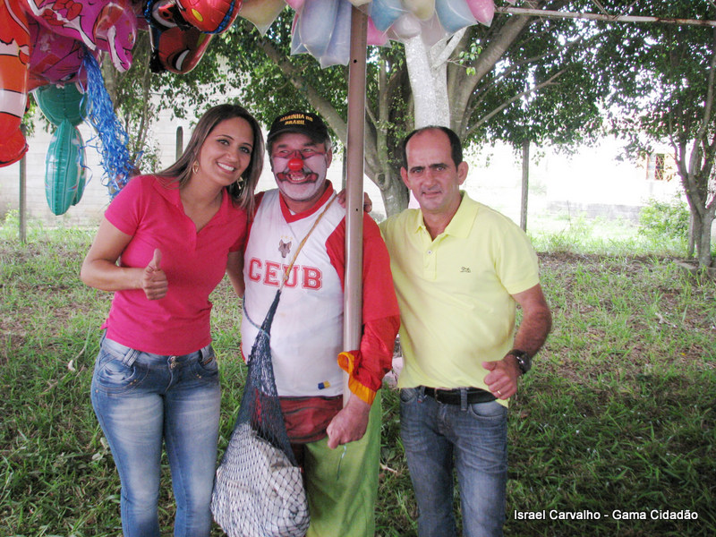 Sandro comemora 48 anos em clima de alegria entre amigos e familiares