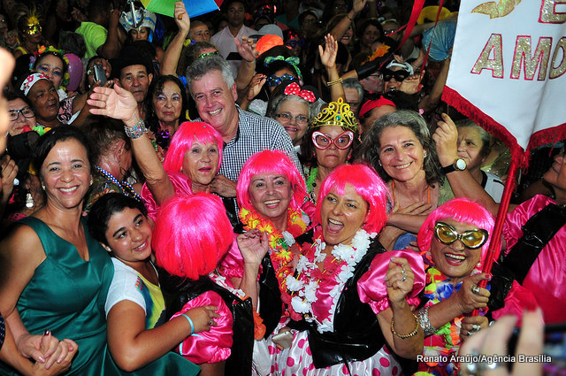 1º Baile de Carnaval dos Idosos reúne cerca de mil pessoas no Guará