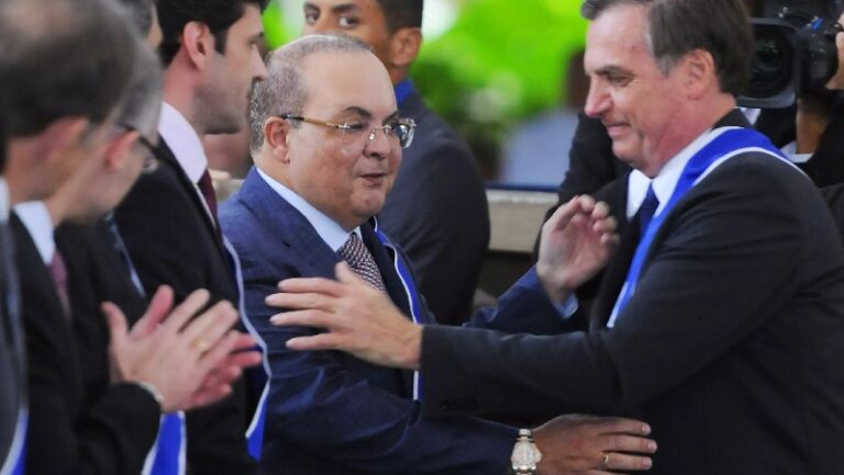 O governador Ibaneis e o presidente Bolsonaro se uniram para aumentar a autoestima das forças de segurança do