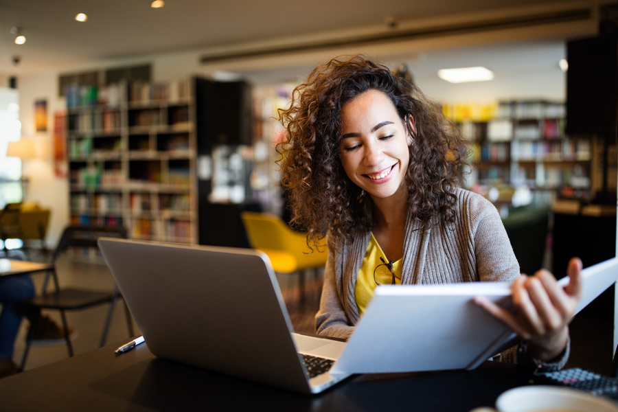 Programa oferece cinco mil bolsas de estudo para curso de Inglês on-line