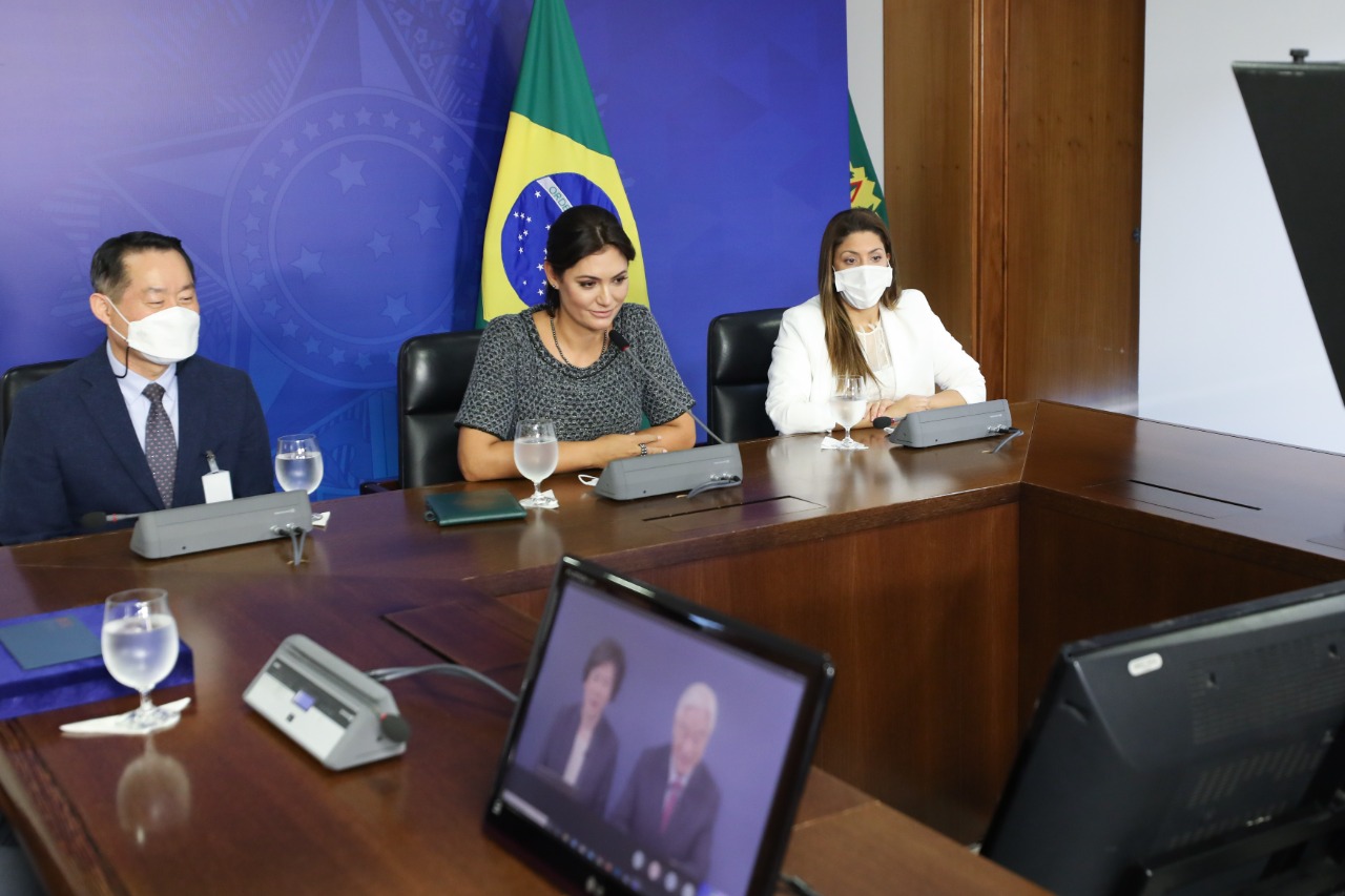 O Pr. Ock Soo Park faz videoconferência com a Primeira-Dama Michelle Bolsonaro