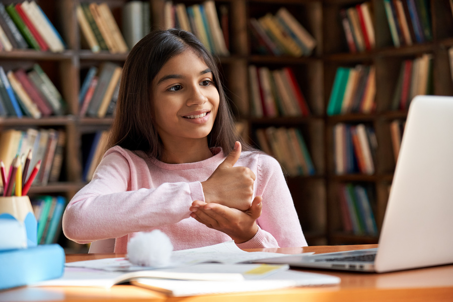 Projeto de lei garante educação bilíngue para pessoas surdas