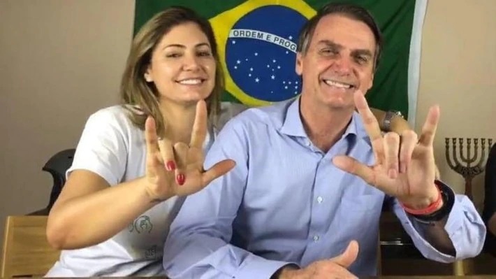 A Primeira dama Michelle Bolsonaro e o presidente Jair Bolsonaro.