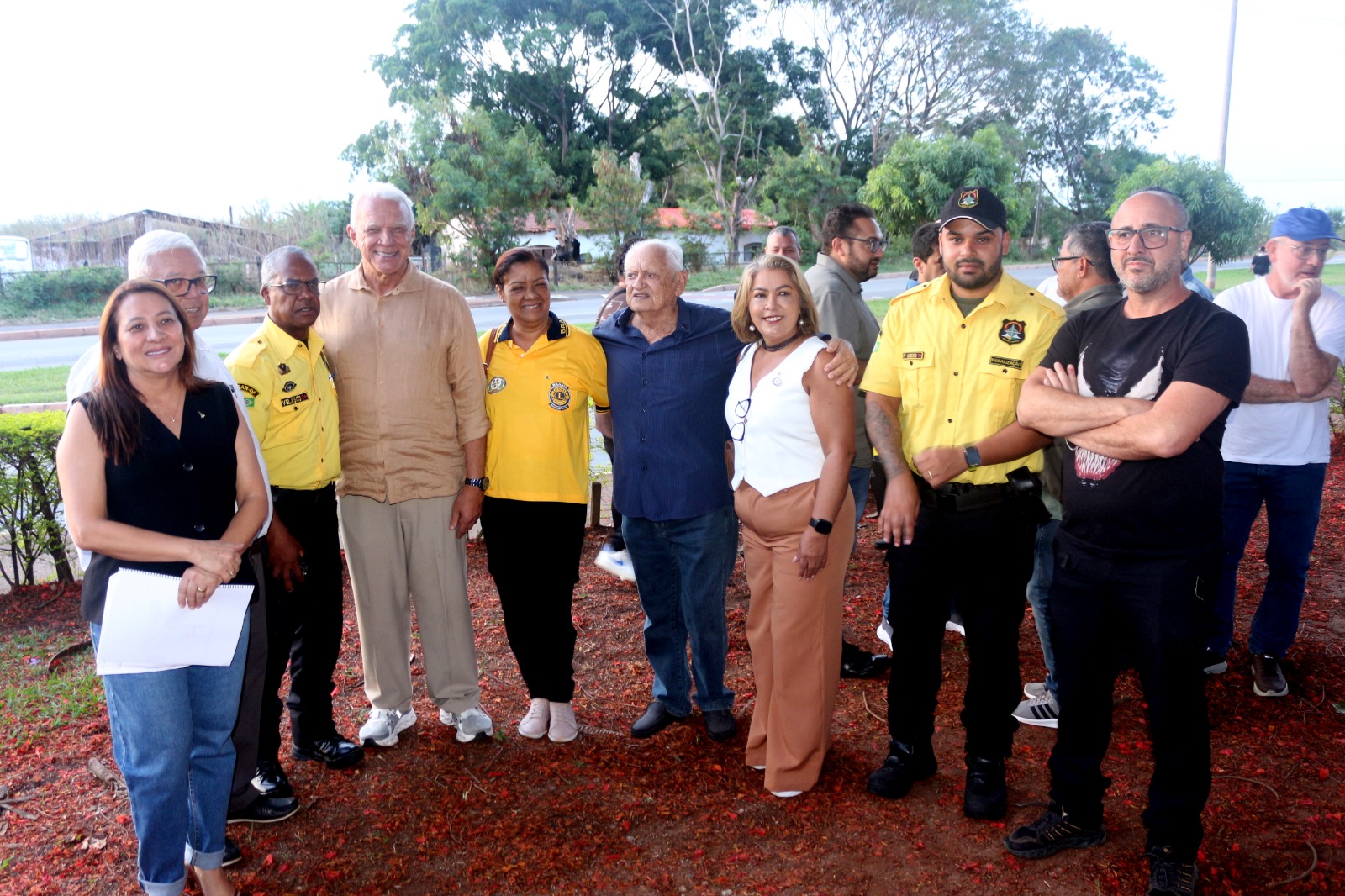 Secretário José Humberto visita Quadra 30 do Setor Oeste do Gama e comunidade reforça pedido por parquinho infantil